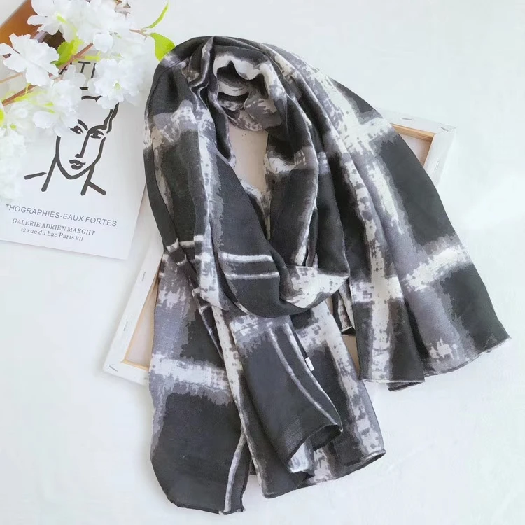 2020 Alibaba gold supplier nice style print Saudi arab head scarf hijab mascadas bandana soft woman muslim plaid viscose shawl