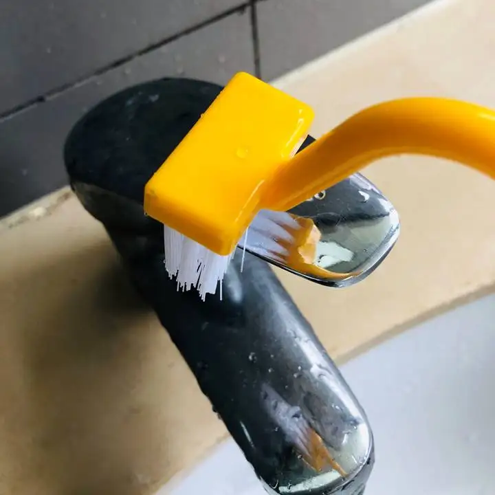 V-образная портативная пластиковая щетка для чистки углов унитаза