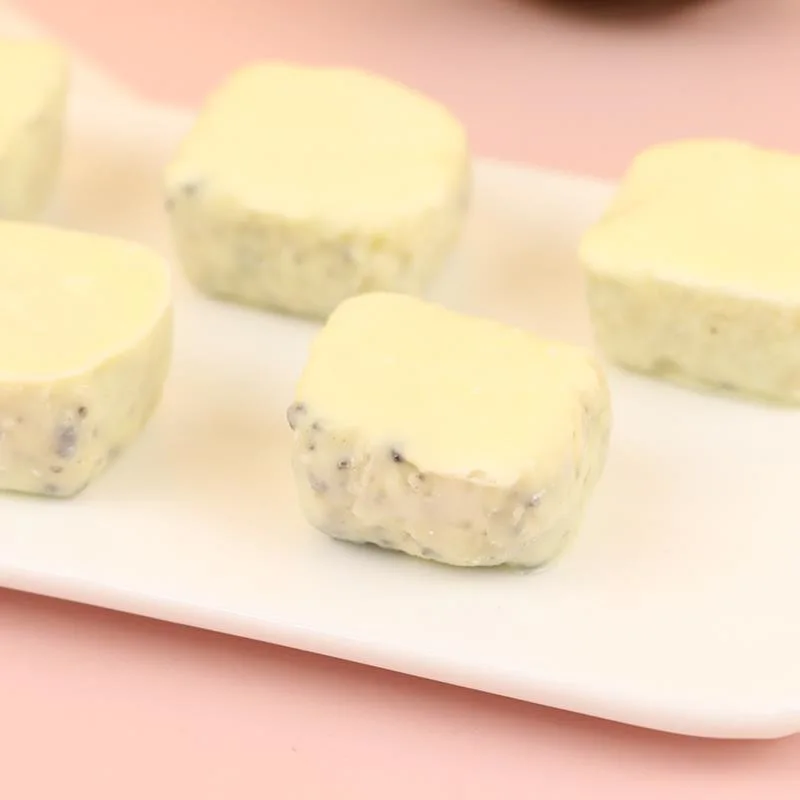 Chaoyouwei yogurt cubes 45g causal snack durian strawberry yellow peach coco flavor chocolate Freeze-dried yogurt cubes