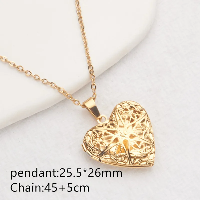 2024 Texture Women Album Box Gold Plating Retro Stainless Steel Love Heart Photo Frame Locket Pendant Necklace
