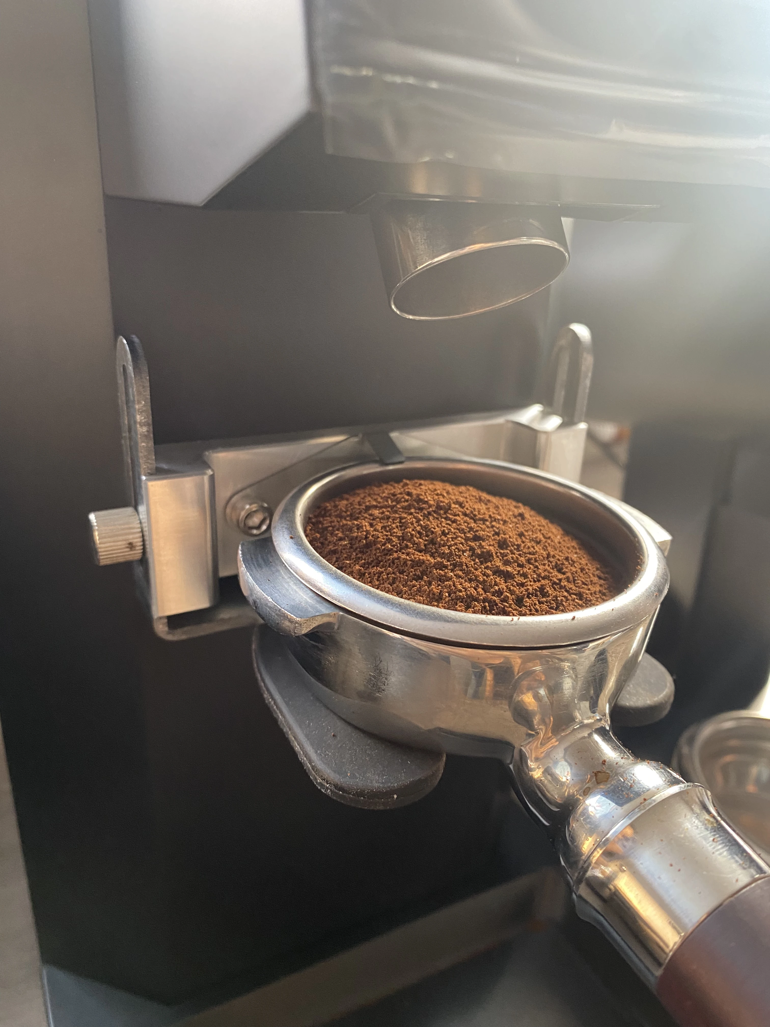 Professional Commercial Coffee Grinder Flat Burr Industrial Cafe Mill Electric Espresso Coffee Bean Grinder ZF83