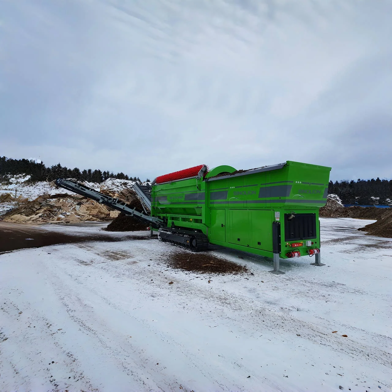Hydraulic tracked sand gravel washing trommel screen topsoil  mobile firewood rock worms topsoil drum trommel screener