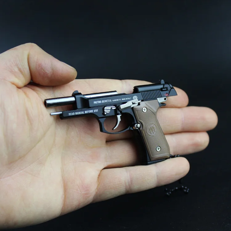 Metal Mold 1/3 Model BERETTA 92F Eating Chicken Metal Key Chain Gift Pendant Eat Chicken Jewelry Souvenirs Gift Men