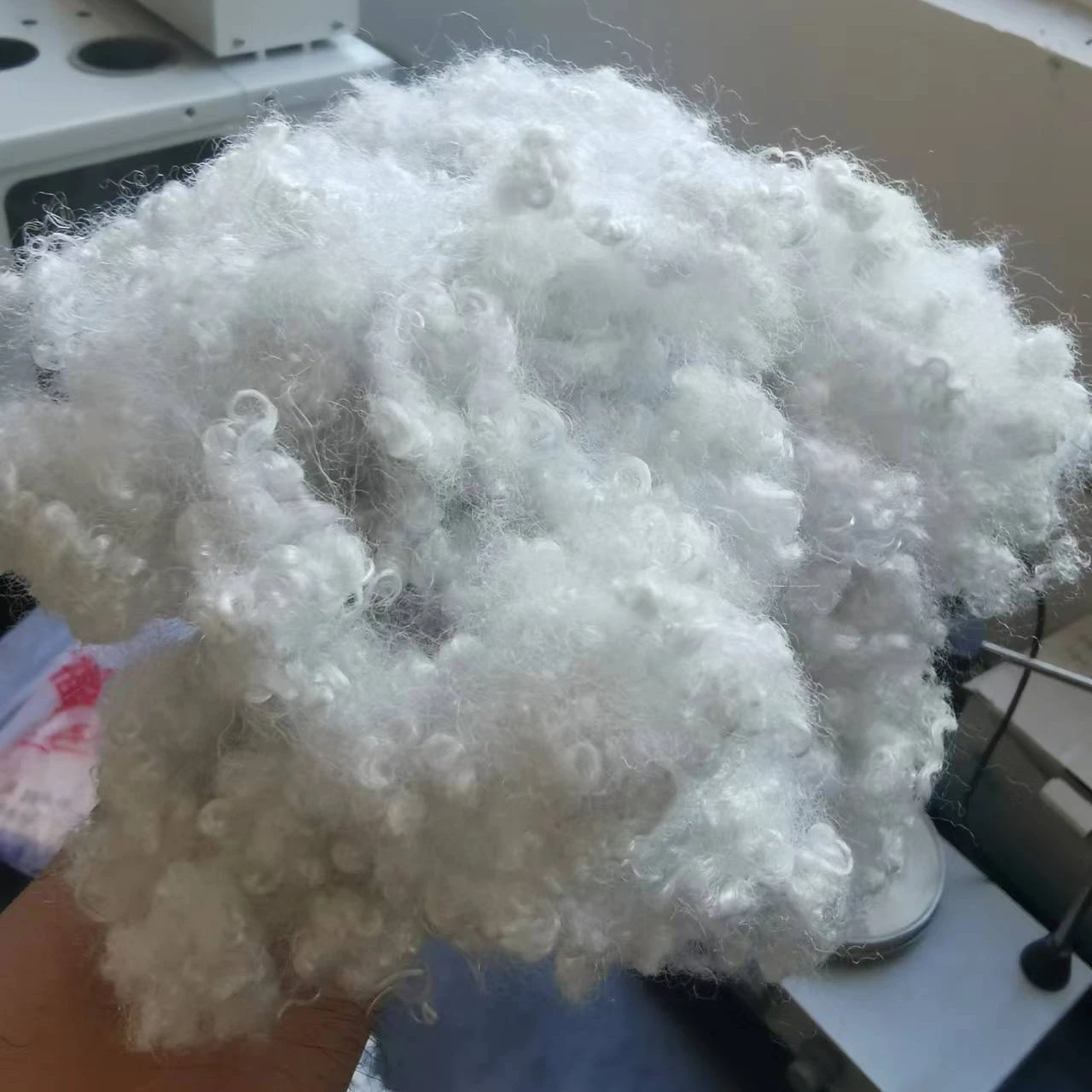 Оптовая продажа 7d 64 мм HCS переработанное Полиэфирное штапельное волокно для наполнения подушек и диванов