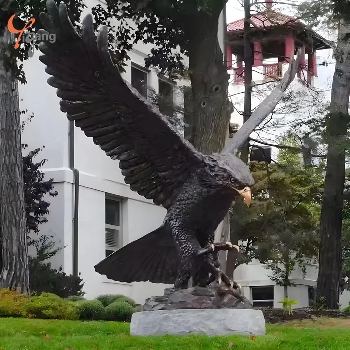 Factory High Quality Custom Brass Bronze Large Realistic Outdoor Eagle Sculpture Hand-Cast Art Statue Design