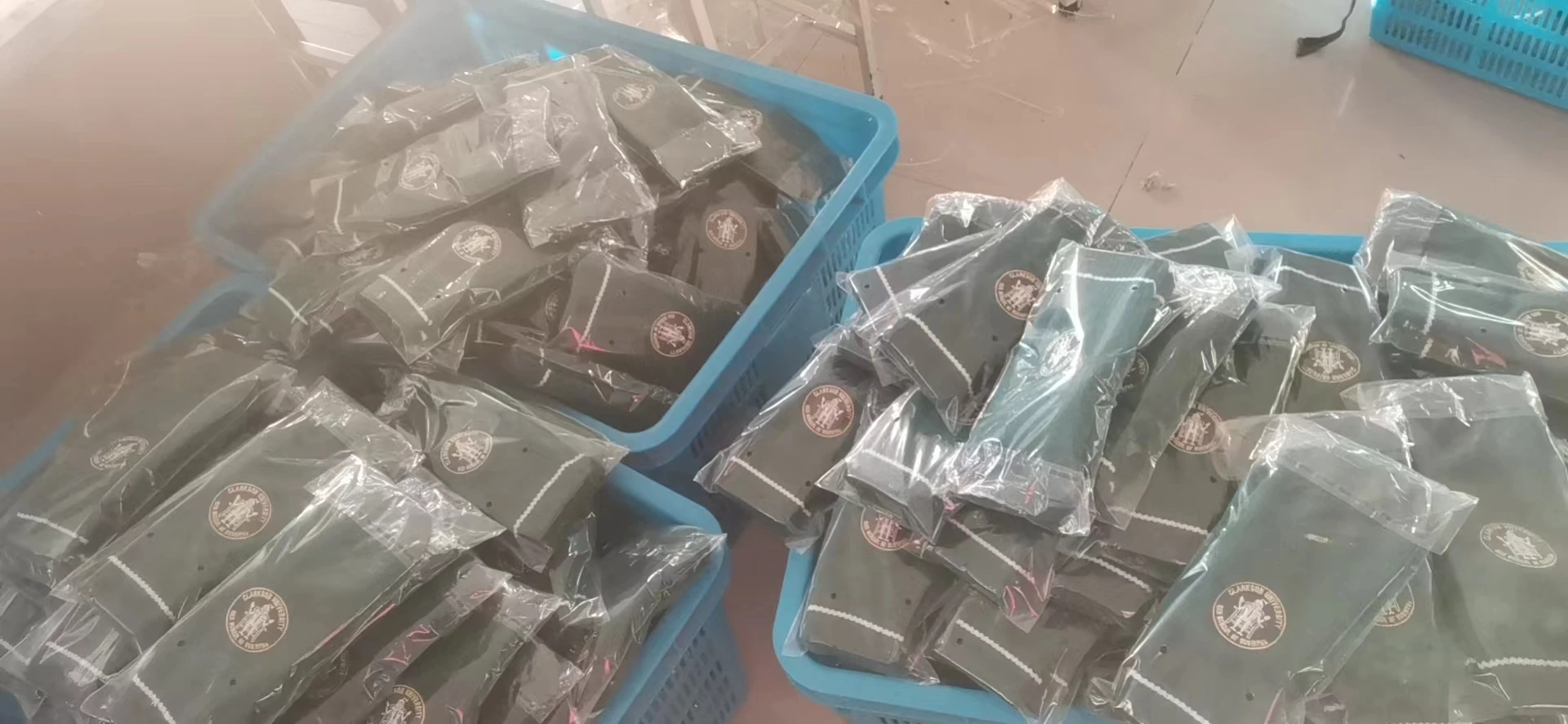 Custom Winter Thick Acrylic Knitted Gloves Mittens Custom Embroidered Logo Mittens Fleece Lined