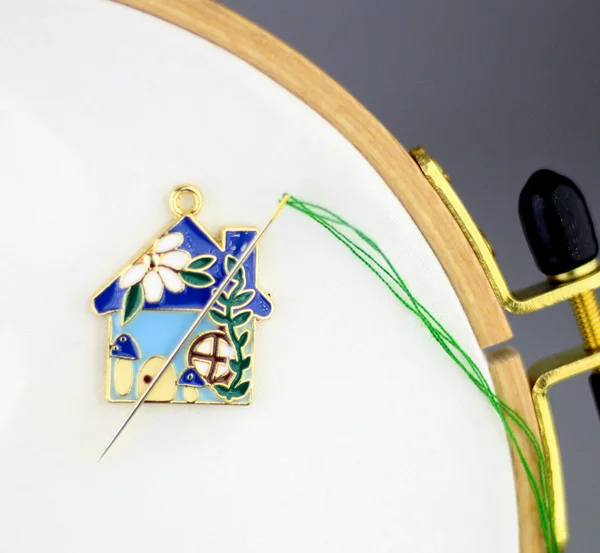 High quality Double magnets needle minder  Enamel Pin Holder