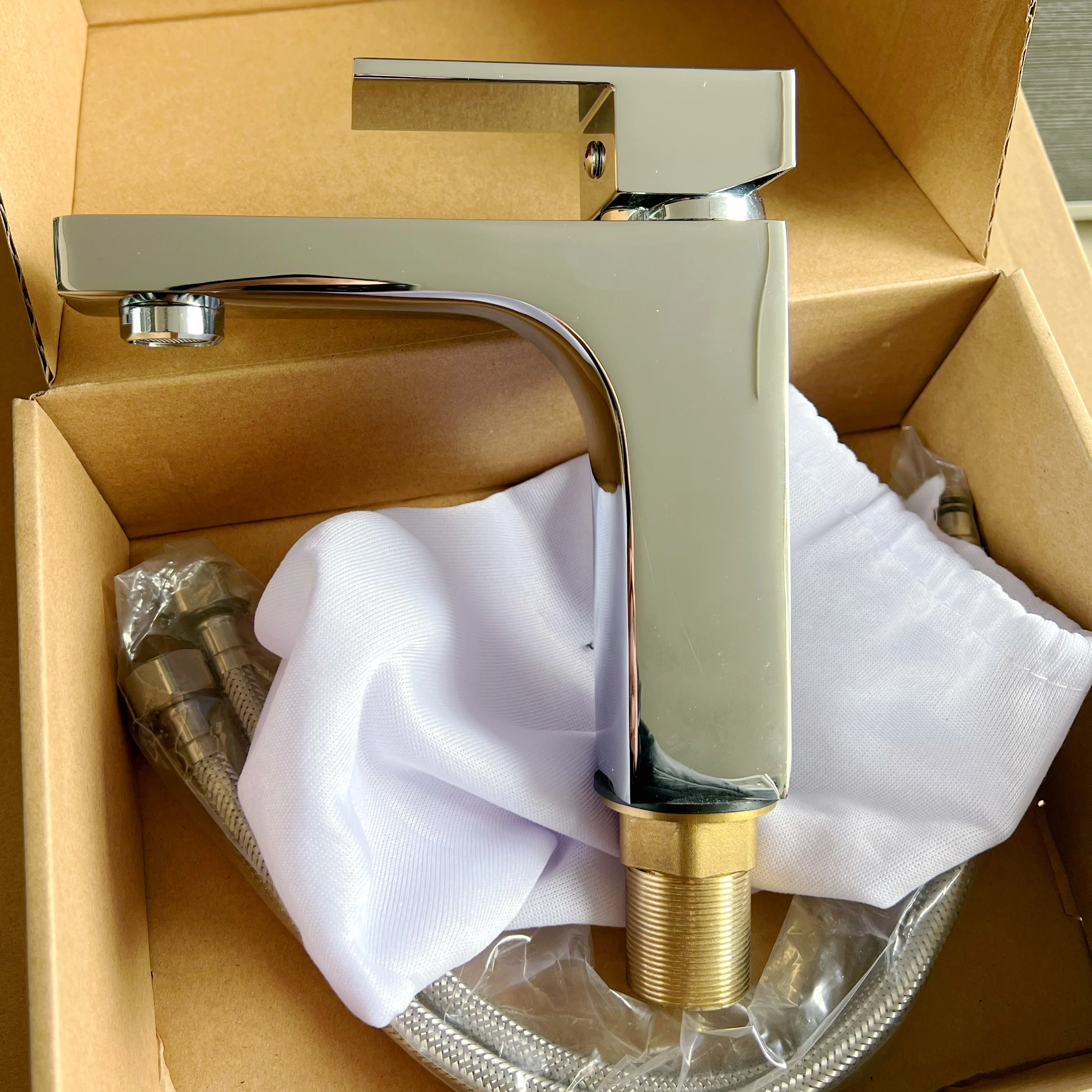 Square Basin Faucet Copper Bathroom faucet Hot and Cold Basin Mixer Taps Basin taps lavatory faucet