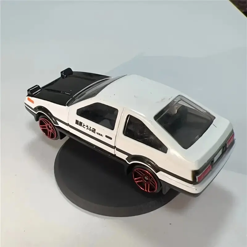 AE86 car drift ornament car center console model decoration alloy car model swing tail rotating ornament