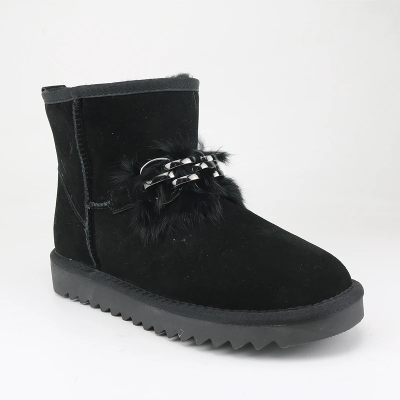 Кожаные женские ботинки с цепочкой