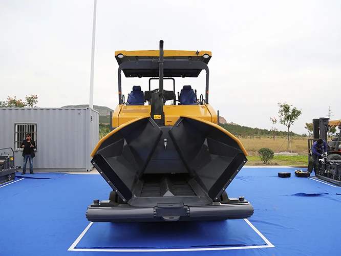 New 9.5M Cubic Emulsified Asphalt Bitumen Spreader Machine Paver Spraying Car 4.5m 6m paver RP603L