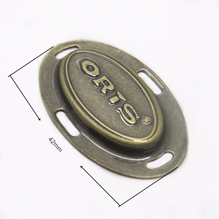 Спортивные кроссовки с принтом логотипа