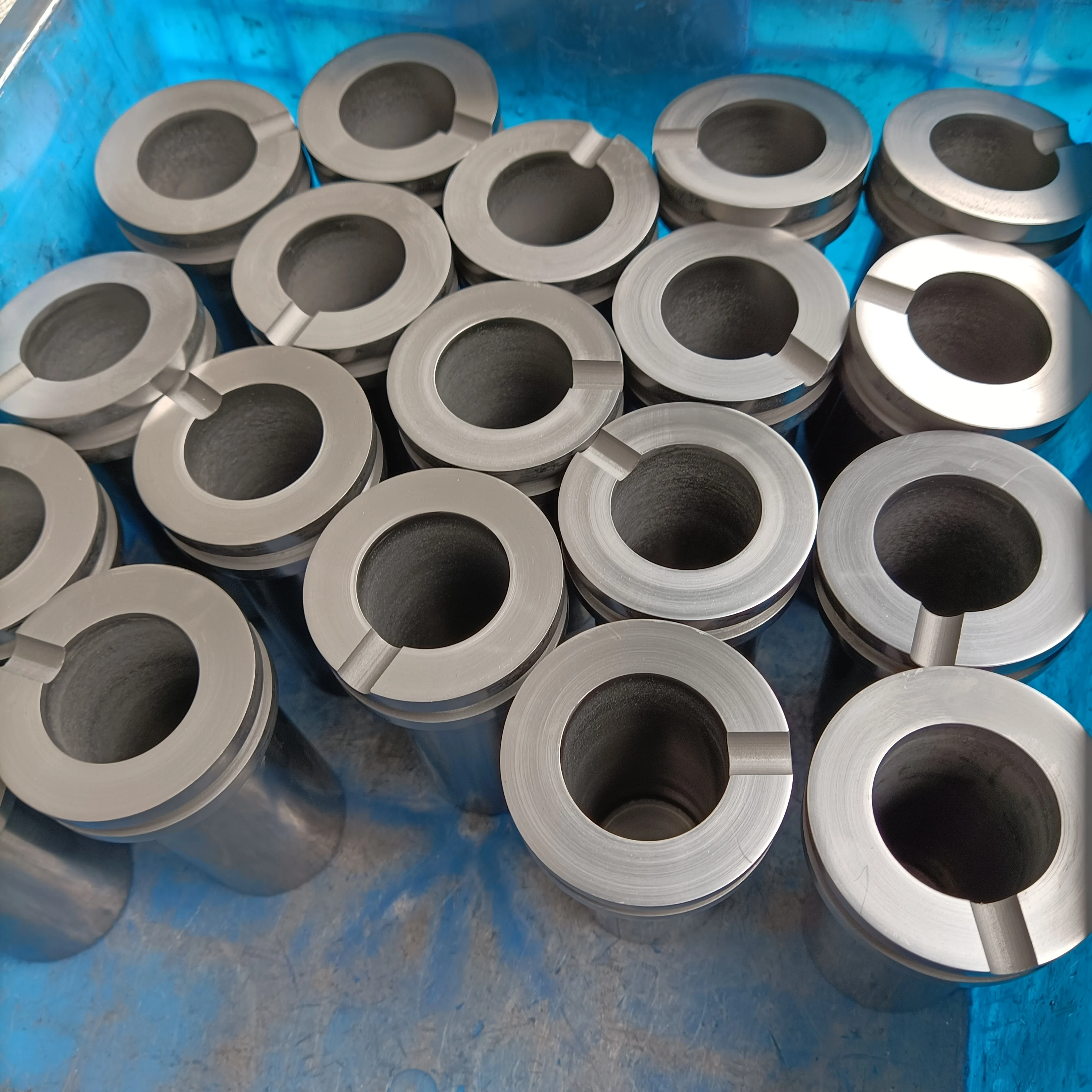 Good Heating Induction Furnace Graphite Crucible For Gold Metal Melting