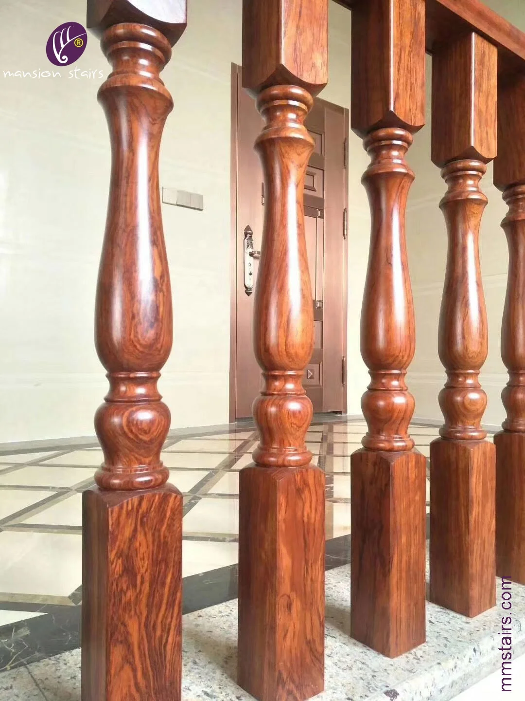 Резная стойка из цельной древесины перил/балясины