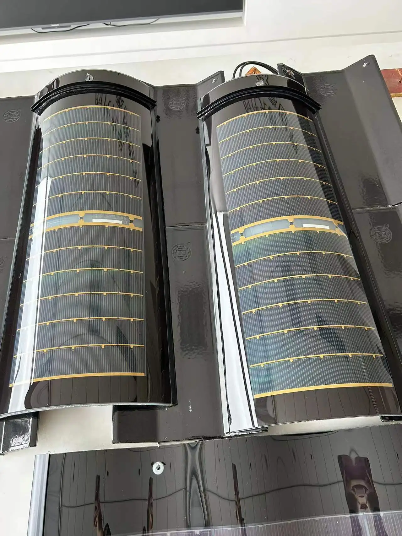 Wholesale 30w Black Red Green Solar Panels Thin Film Solar Roof Curve Cigs Curved solar panel curved solar roof