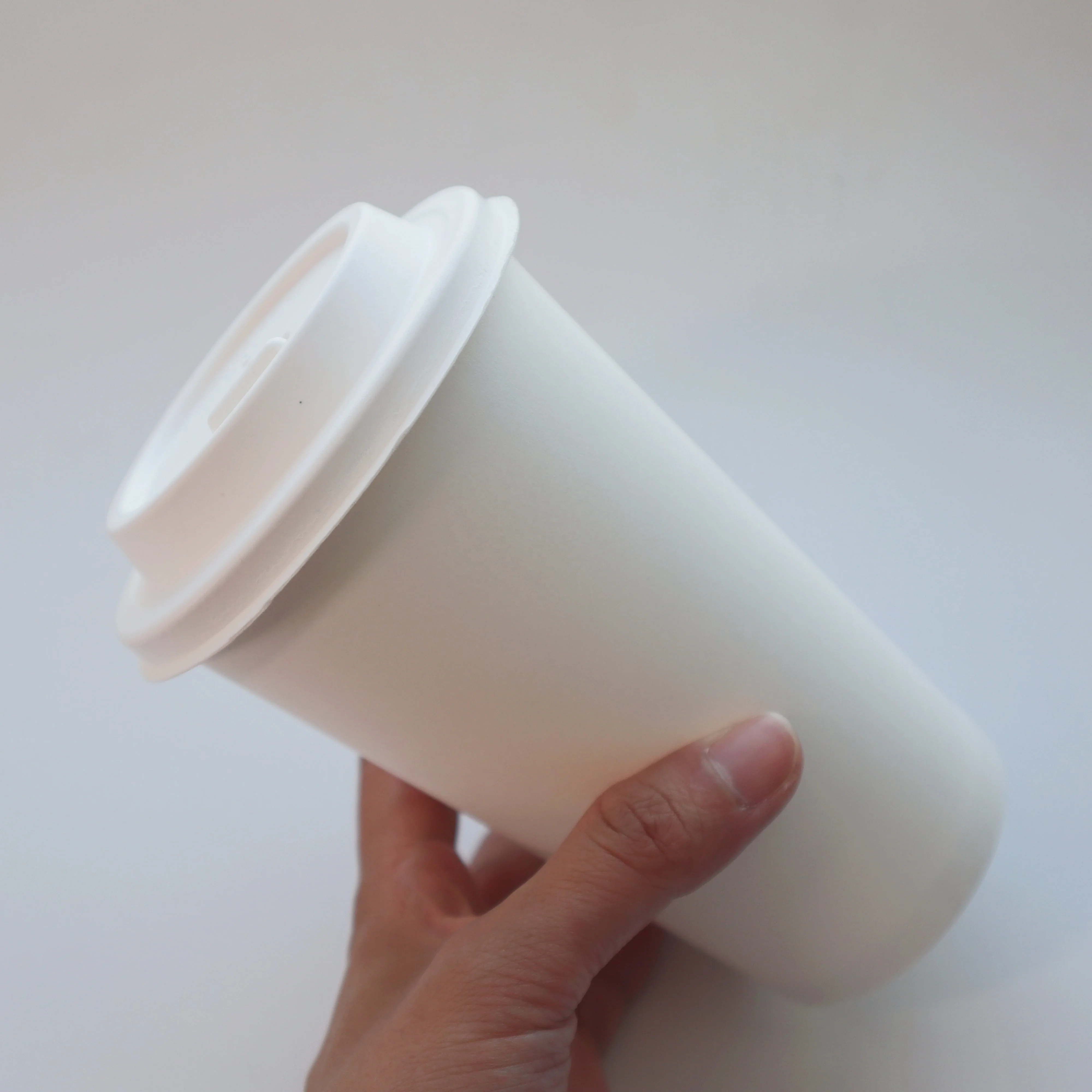 Green Olive in stock sale 100% Biodegradable Bagasse Pulp Paper Lids White 90mm for 12oz 16OZ 20OZ Cups for Coffee and Beverage