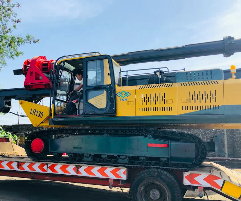 China Building Constructions Mini Hydraulic Pile Driver Screw Piles For Foundations LR130 25m Rotary Drilling Rig