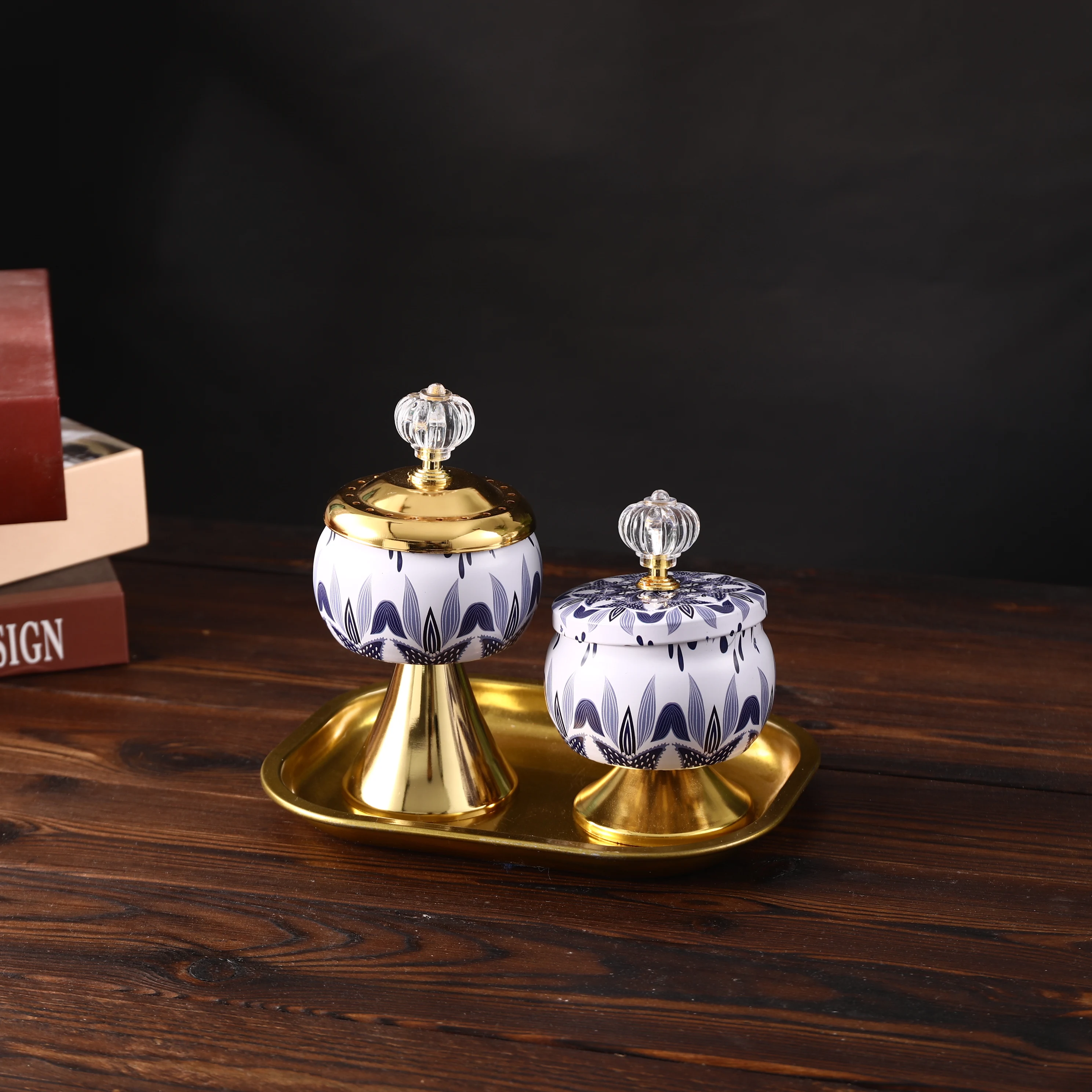 Поджигатель арабского бахоора с подносом