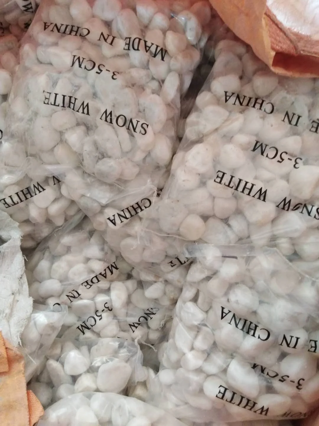 Landscaping snow white pebble stone for gardens white grave pebbles small white pebbles from Nanjing direct factory