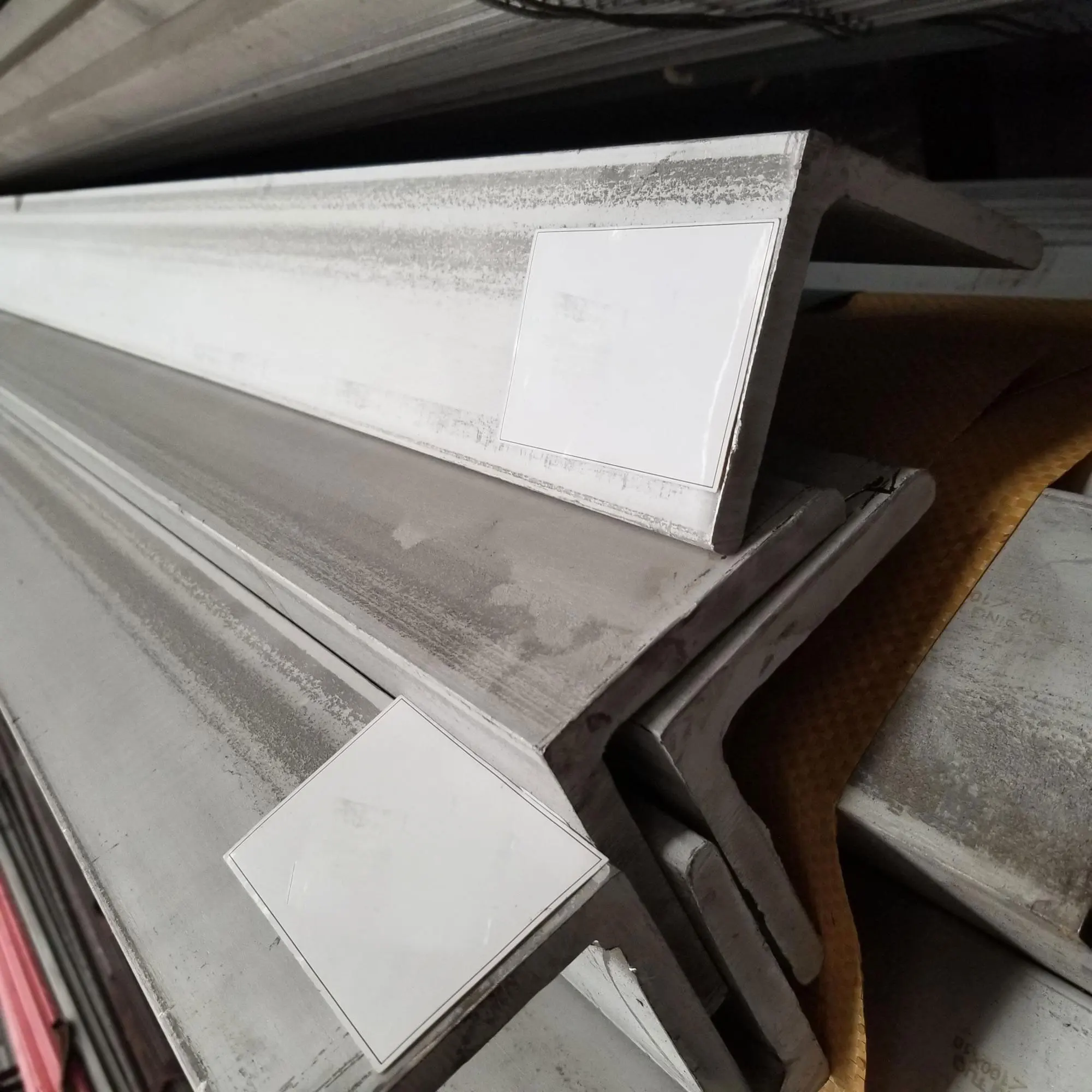 Hot Rolled 201 304 316l 430 Stainless Steel Unequal Equal Angle Steel Bar