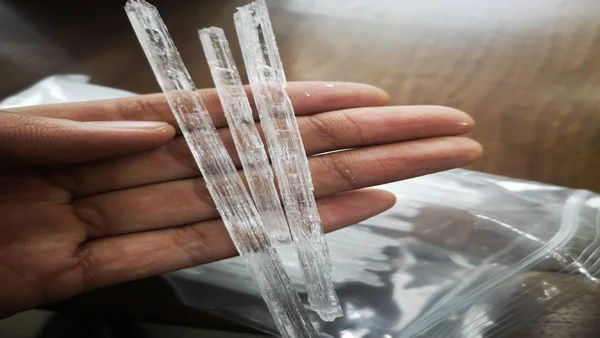 High purity L-Menthol / menthol crystals 99% with factory price CAS NO 2216-51-5