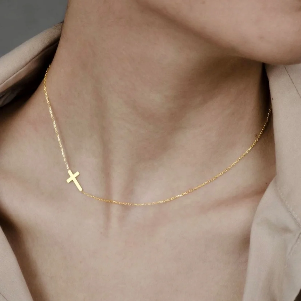 Dina 2024 Tiny Chain Sideway Cross Necklace Jewelry Women 18K Gold Plated Minimalist Stainless Steel Cross Pendant Necklace