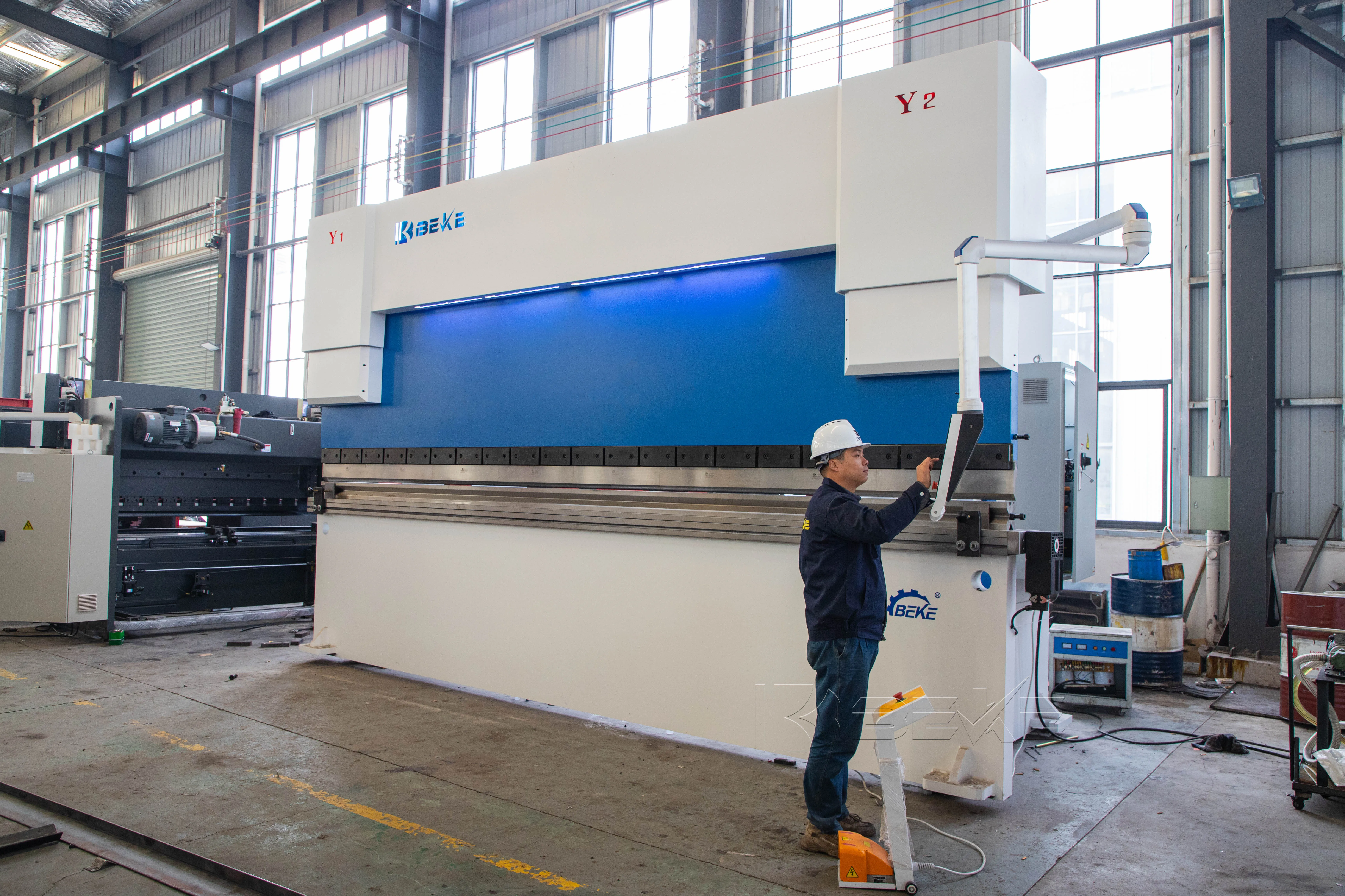 BEKE CNC automatic hydraulic sheet metal 4000KN pressure DA53T press brake