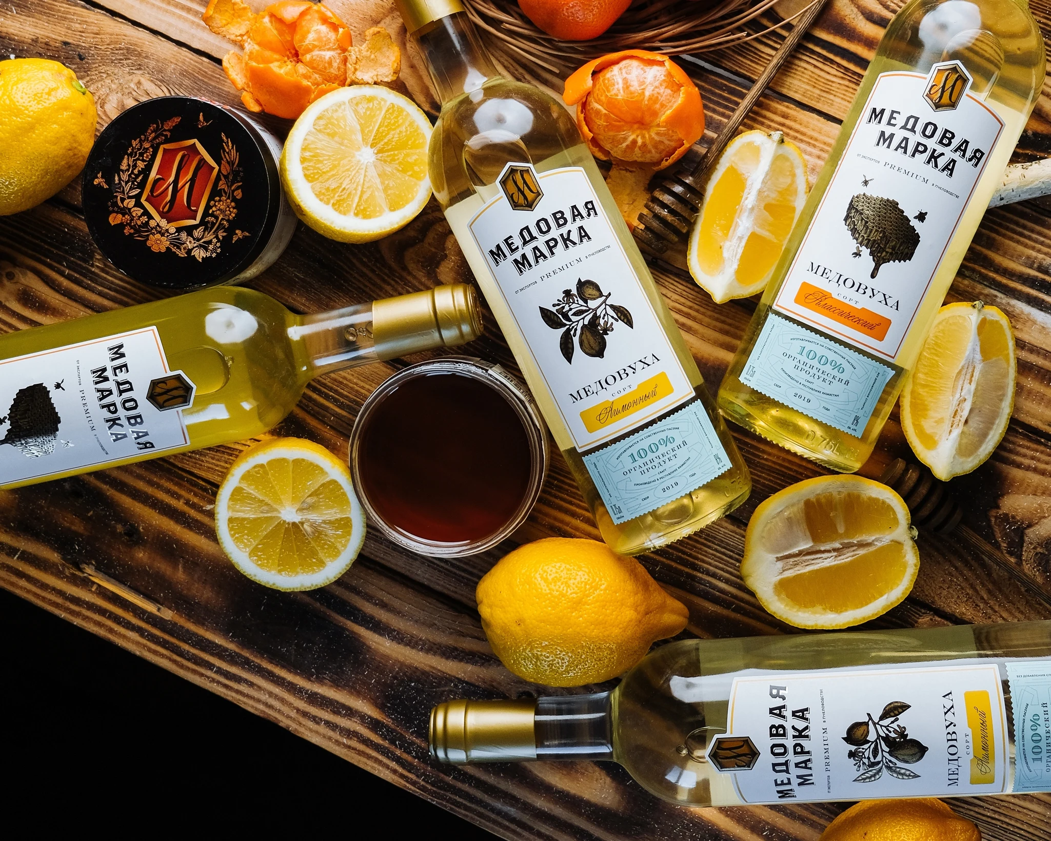 
Honey Mark Mead Drink Bottled Alcoholic Beverage with Sweet Honey Scents 