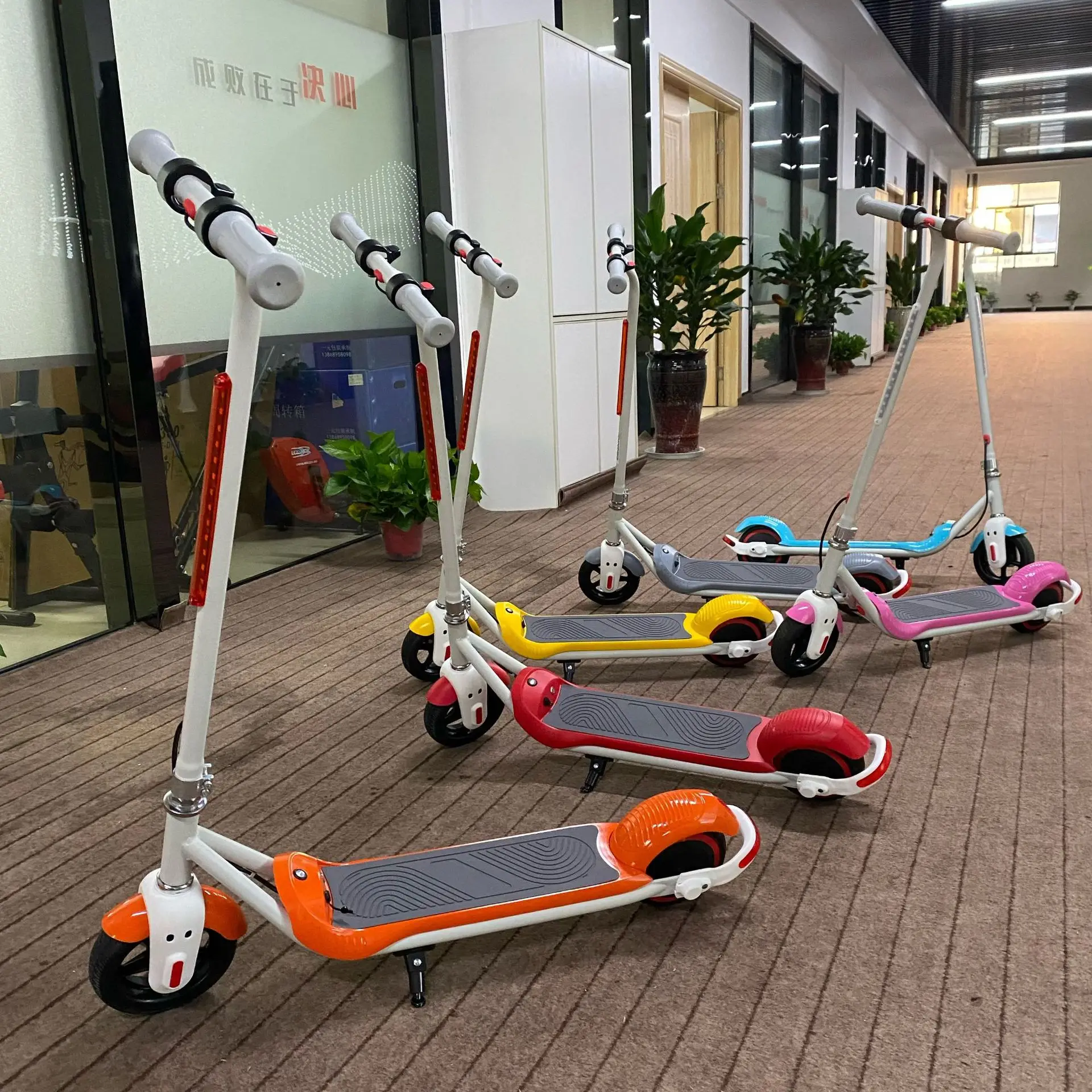 High quality portable children scooter 24v 150w powerful 6.5 inch smart kids electric scooter