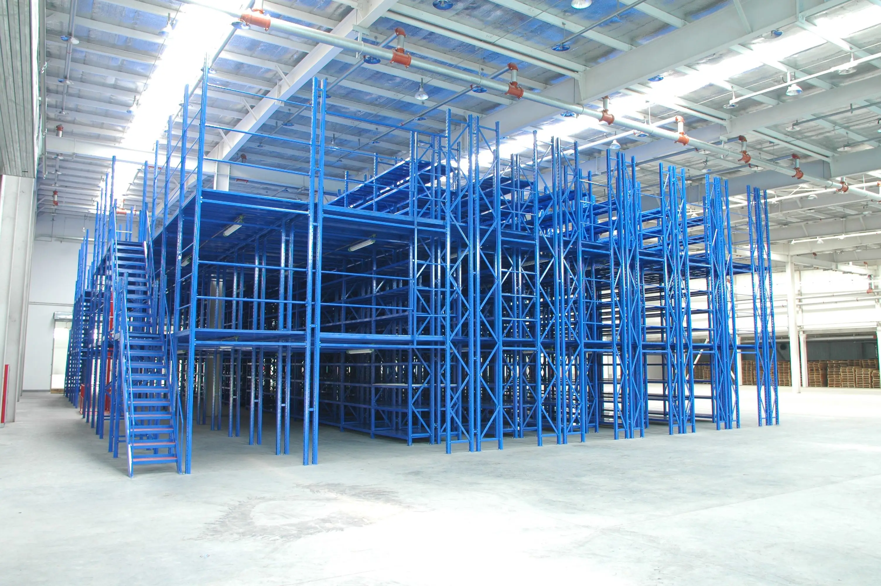 Mracking Maximize the utilization of warehouse space attic shelves one floor second floor storage platform for goods