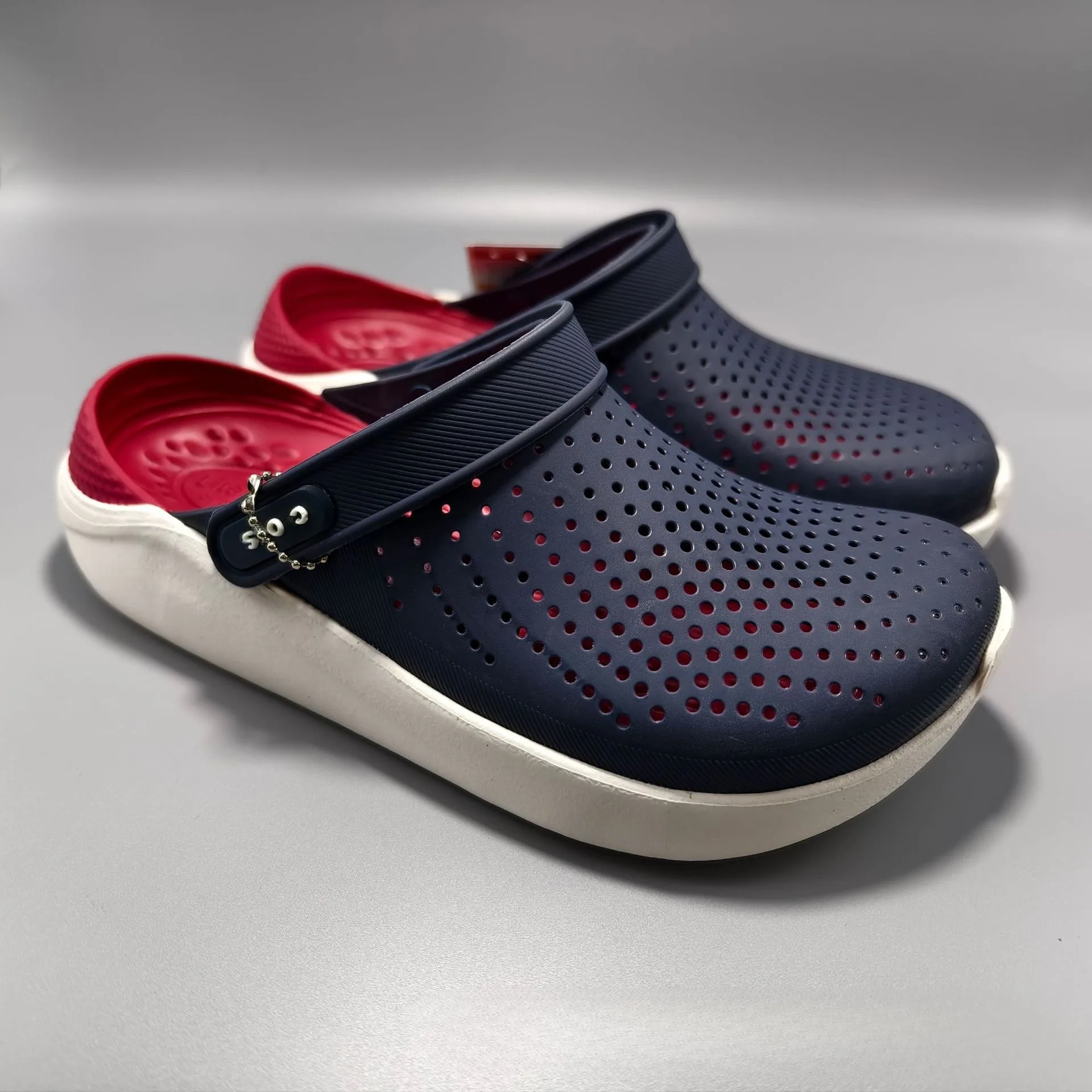 2023 Iteride Crog Flat Sandals for Men Women Lightweight Beach Shoes with EVA Rubber PVC Insoles Soft Comfortable for Summer