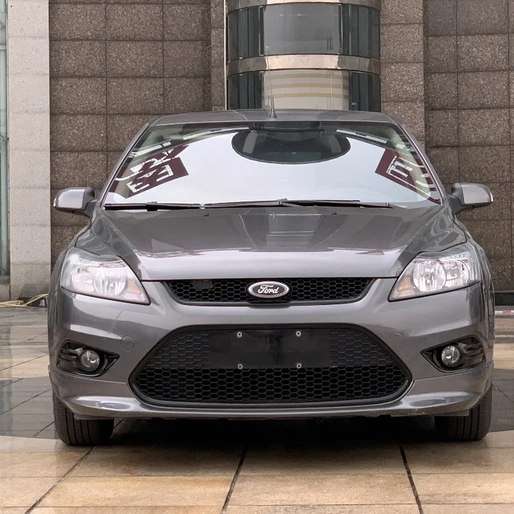 В наличии подержанные автомобили Ford Focus два бокса Классические 1 8 л из Китая