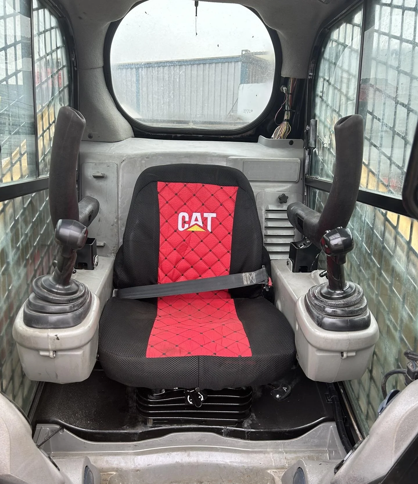 Подержанный Caterpillar CAT 246C мини колесный погрузчик с колесами EPA/CE для продажи