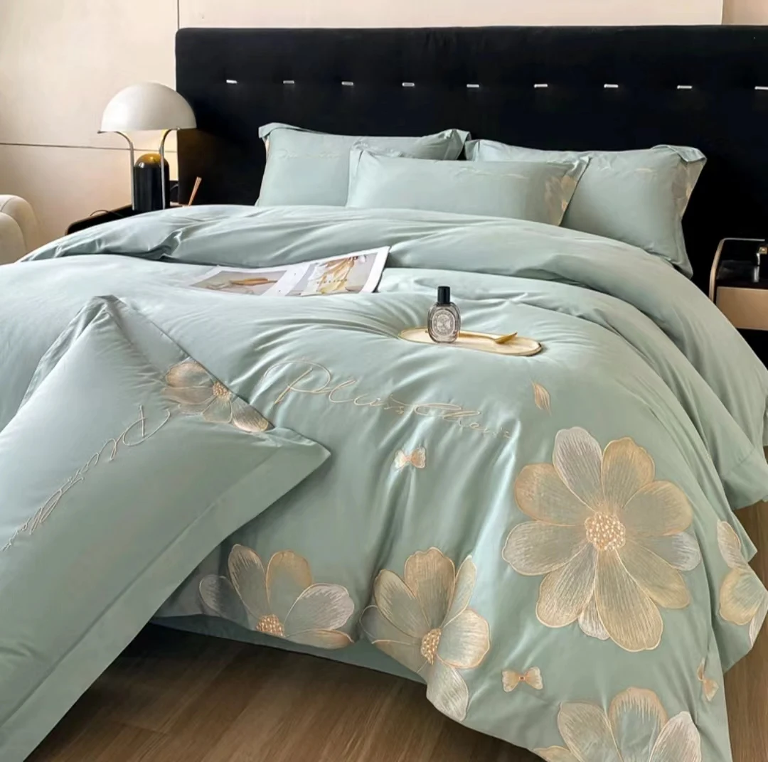 Hot sale designer comforter sets luxury 4 pieces thick protective warm winter coral velvet bed sheet winter bed sheets bedding