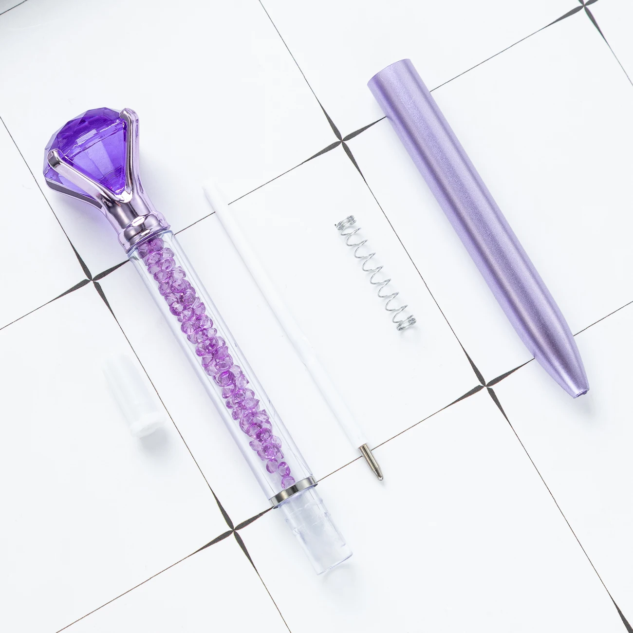 Wholesale Custom Logo Big Diamond Plastic Ballpoint Pen New Design Beautiful Crystal Novelty Pen for Promotion