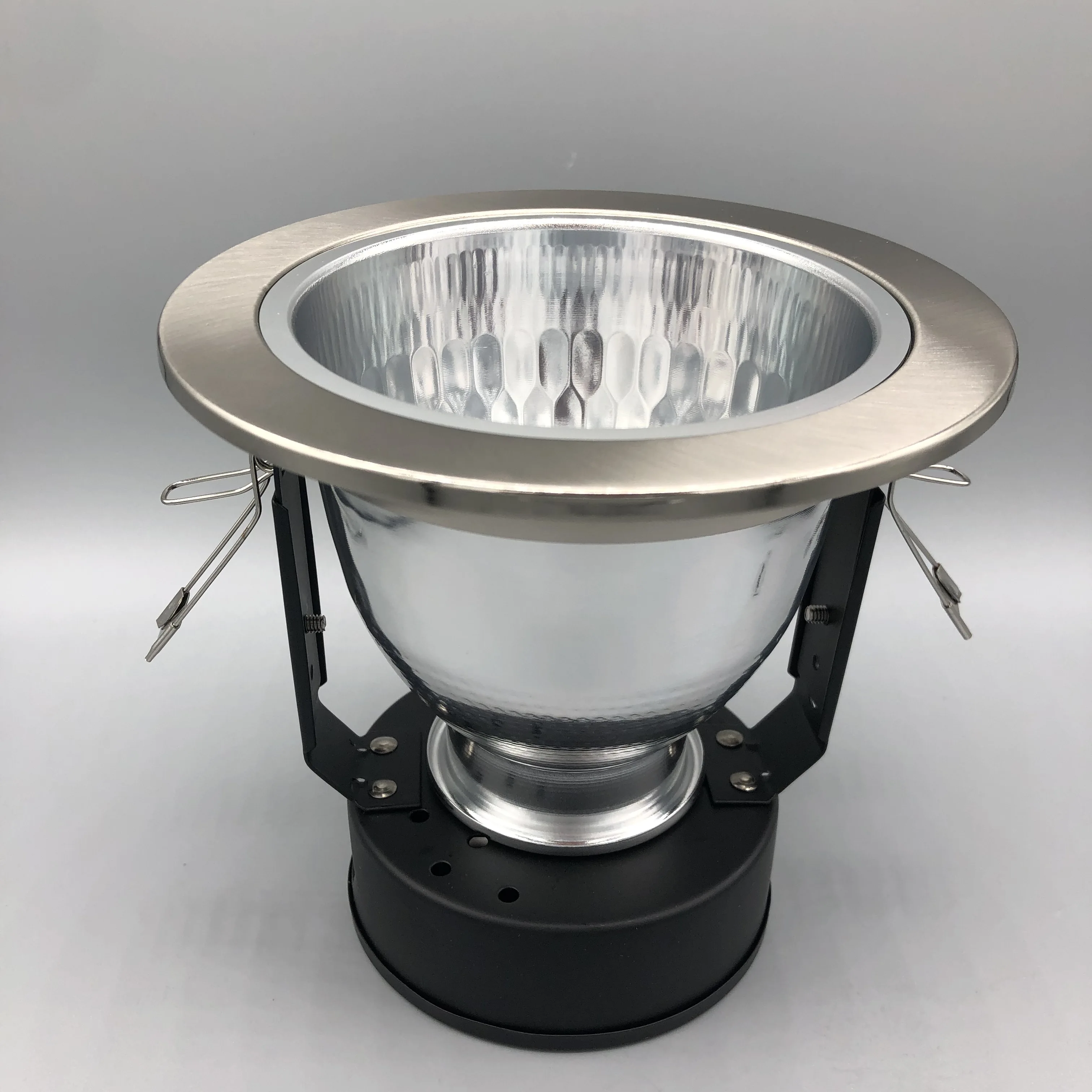 hot sell round shape e27 holder vertical downlight  housing with 2 year warranty