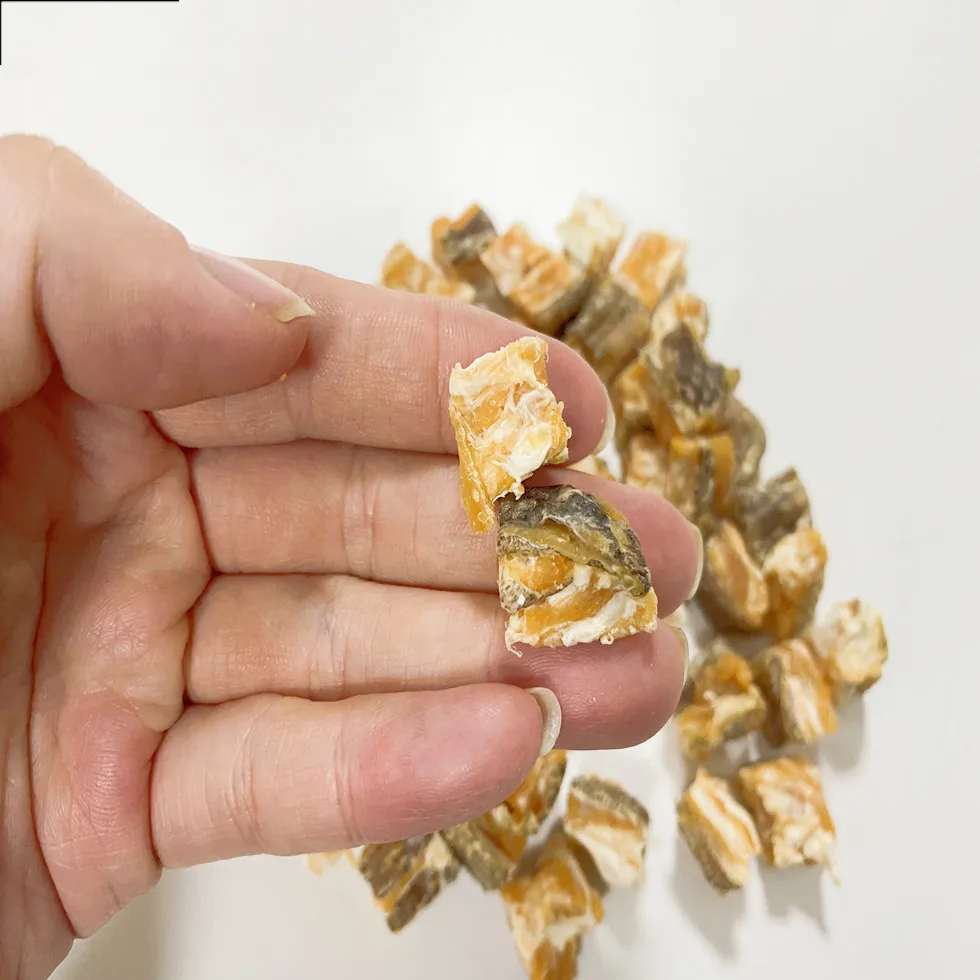 Salmon Bites With Fishskin 1cm freeze dried pet dog treat rich in protein shandong  natural dog snacks treat for pet food