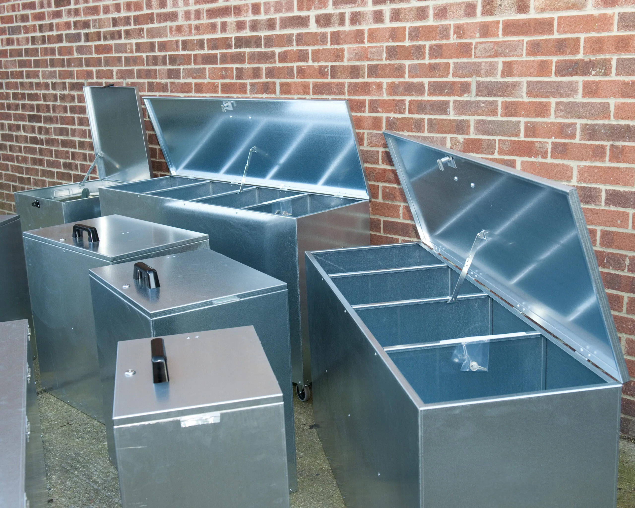 Silo Bin Hopper Bin For Animal Feed Galvanized Iron Horse Feed Bin With Lid