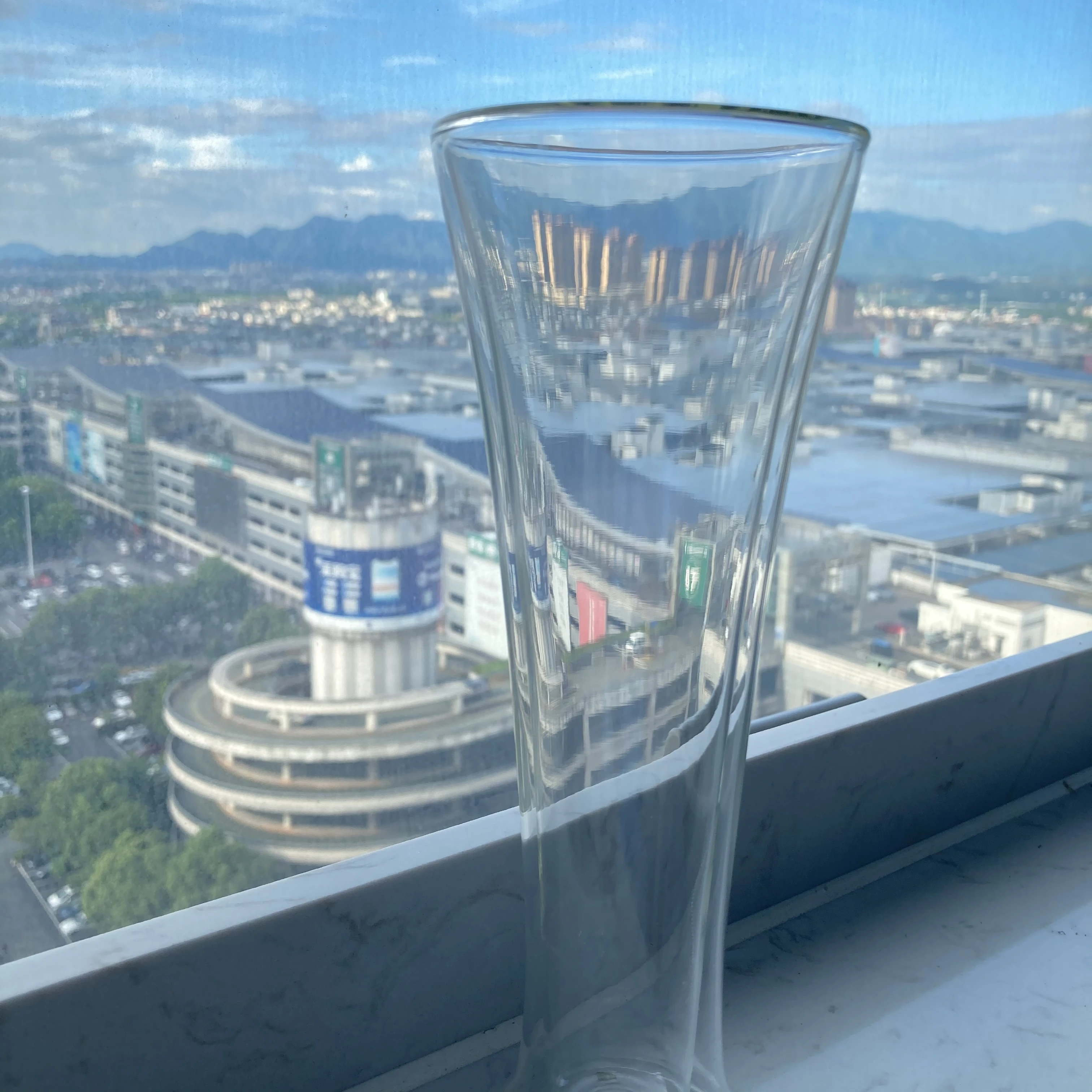 ONEIN Double-layer high borosilicate glass beer glasses are heat-resistant and transparent