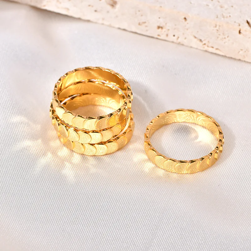 Fashion Concise Design Fish Scale Shape Geometric 18K Gold Plated Finger Rings Stainless Steel Jewelry Fine Couple Rings
