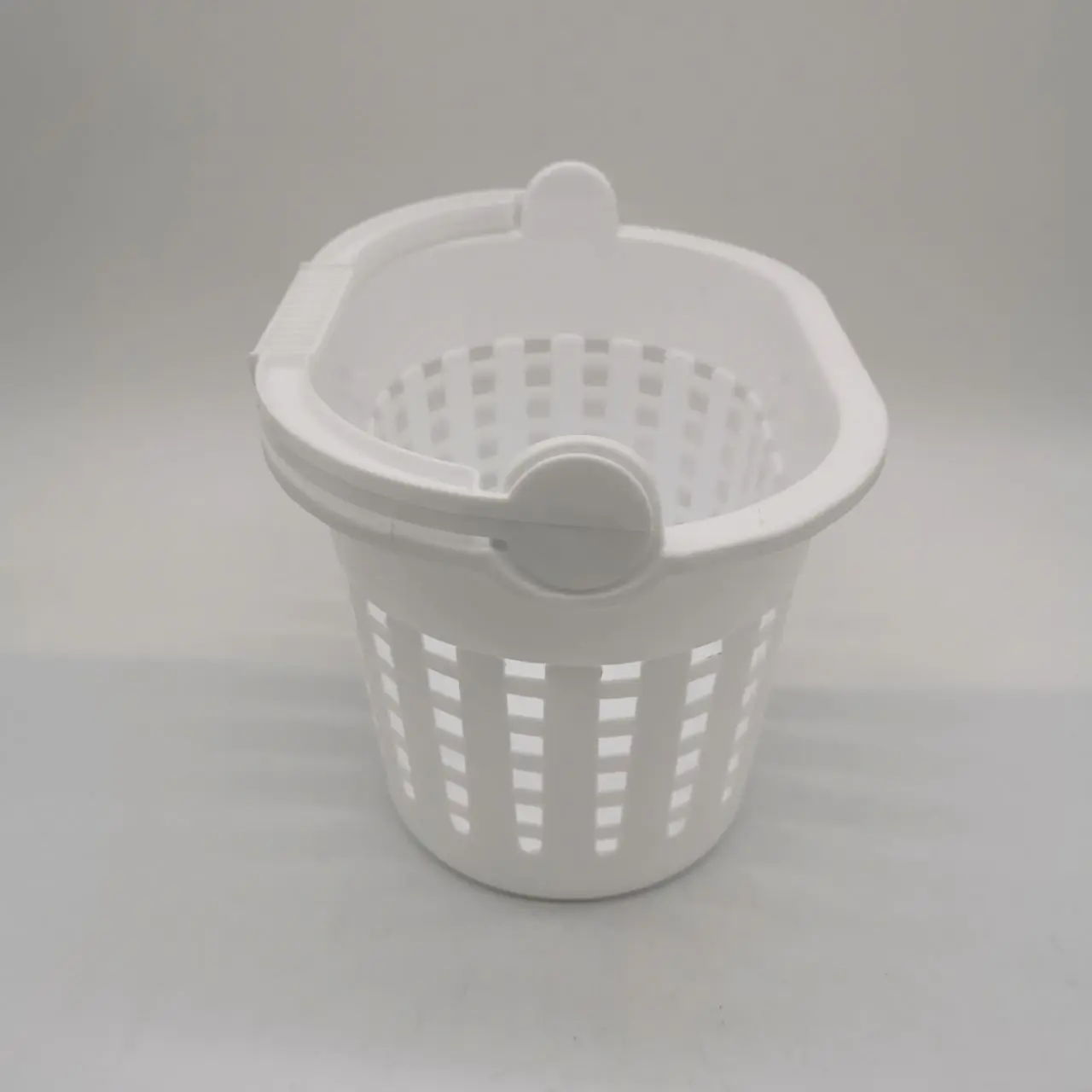 Plastic food containers Grocery shopping baskets Fruit and vegetable snack boxes with disposal outdoor picnic storage baskets