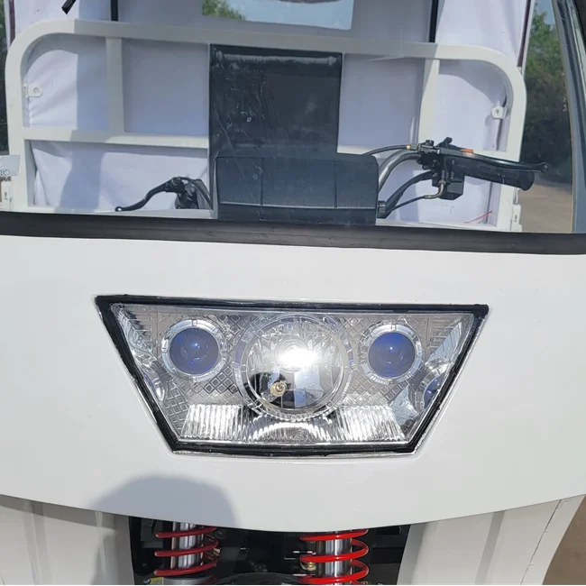 Offroad Tuk Tuk 3 Wheel  Sport Motorcycle a Ambulance  Three Wheel Motorcycle