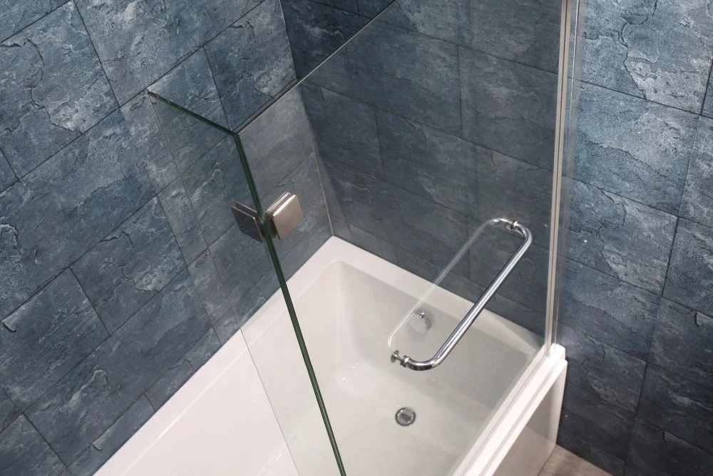 New L shaped walk in bathtub with shower screen combo extension