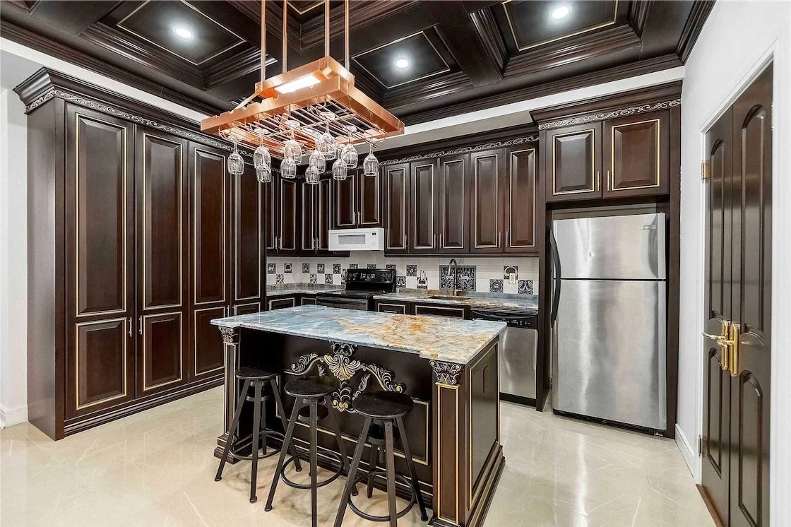 Factory Customized Solid Wood Rustic Modular Medium Island Kitchen Furniture Cabinet Design