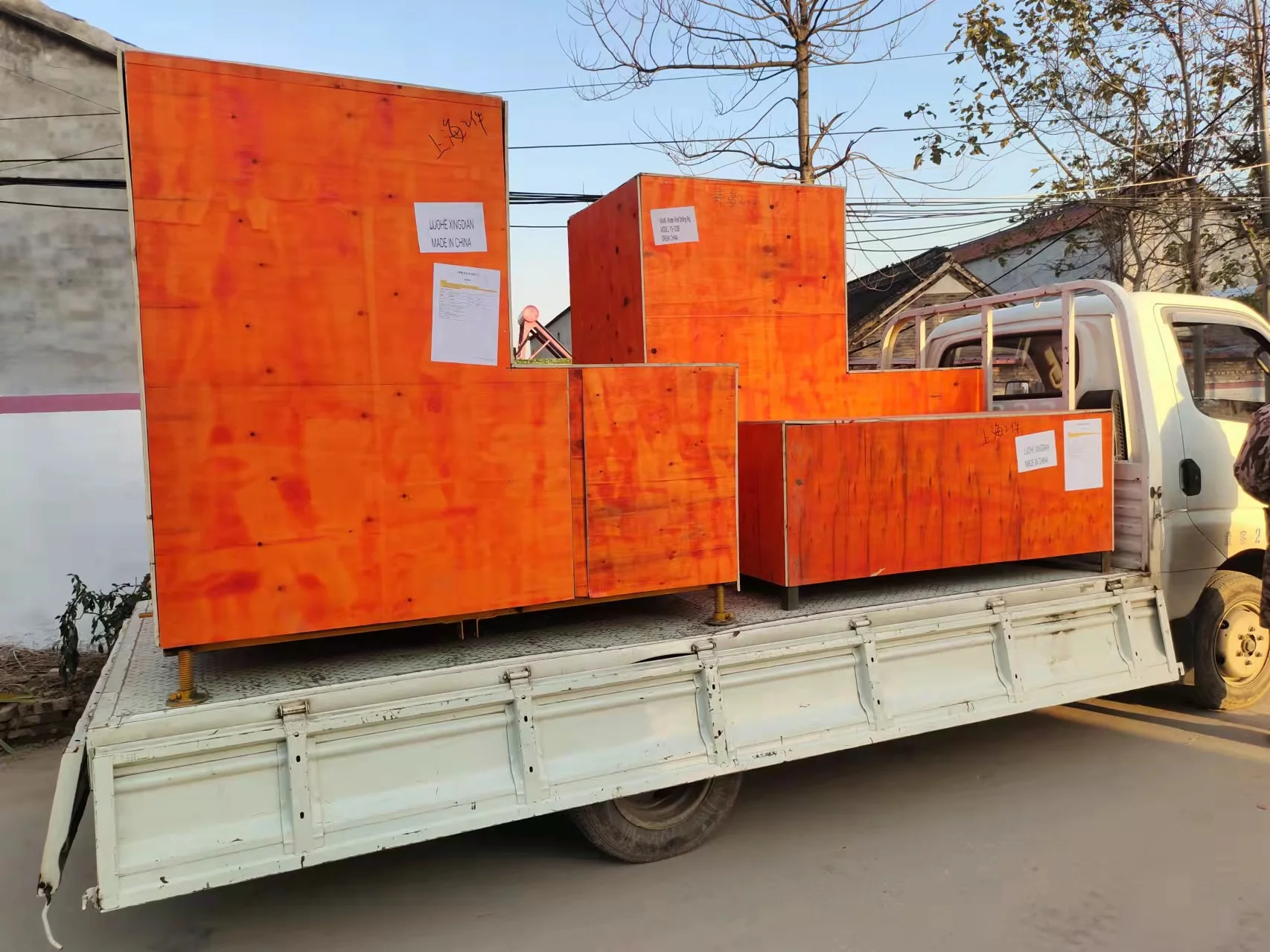 Mini small portable 150 m tractor mounted water drilling rig steel plate rock borehole drilling machine