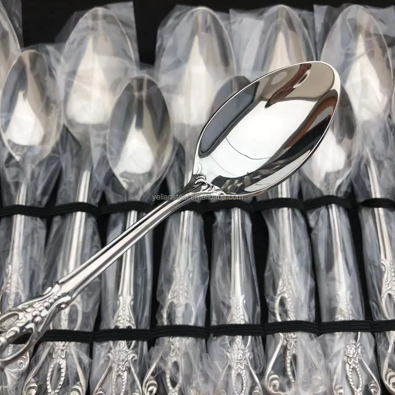 Baroque style stainless steel 24-piece retro tableware set Western dinner knife, fork and spoon set washable tableware