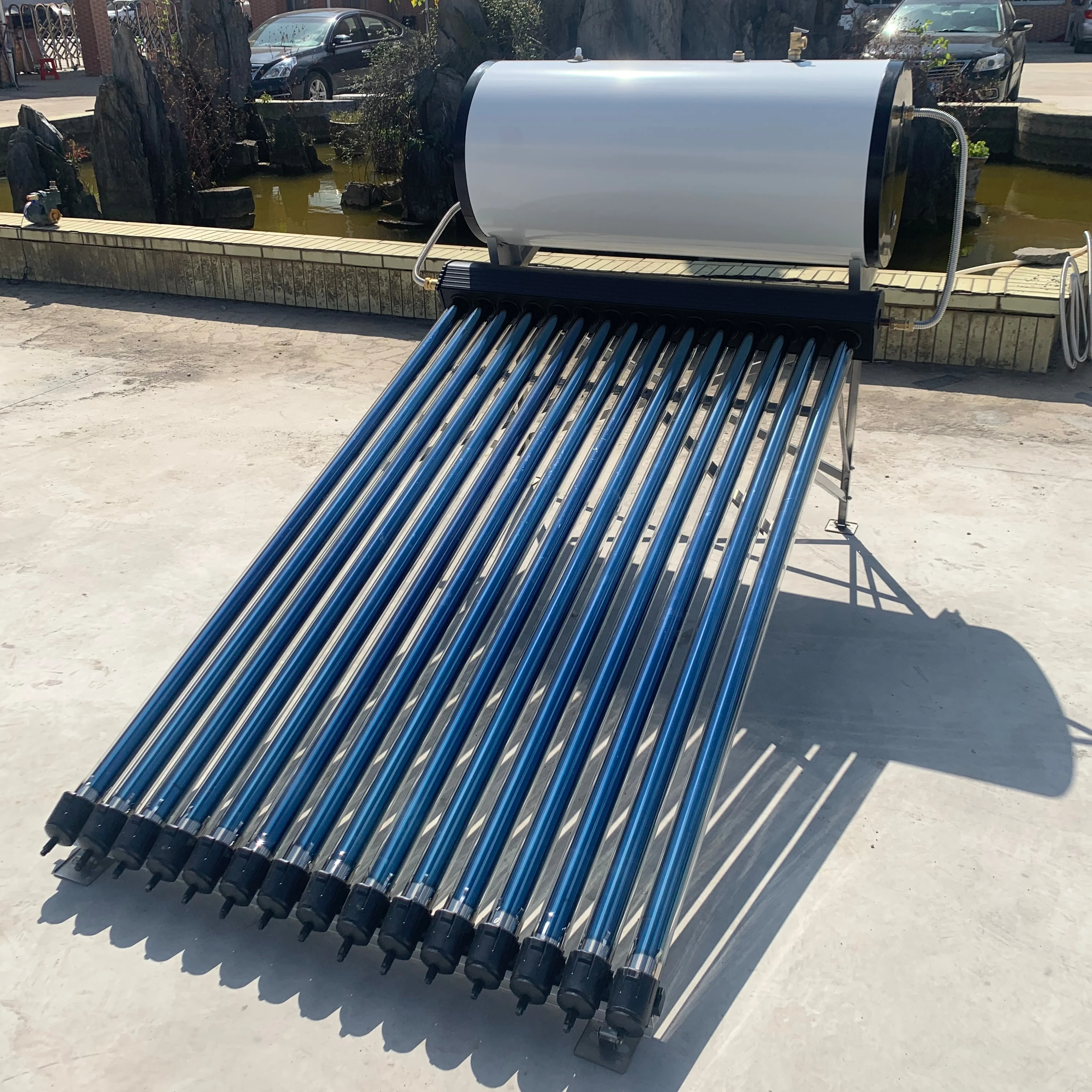 Compact pressure solar water heater separate tank with heat pipe collector High Efficiency