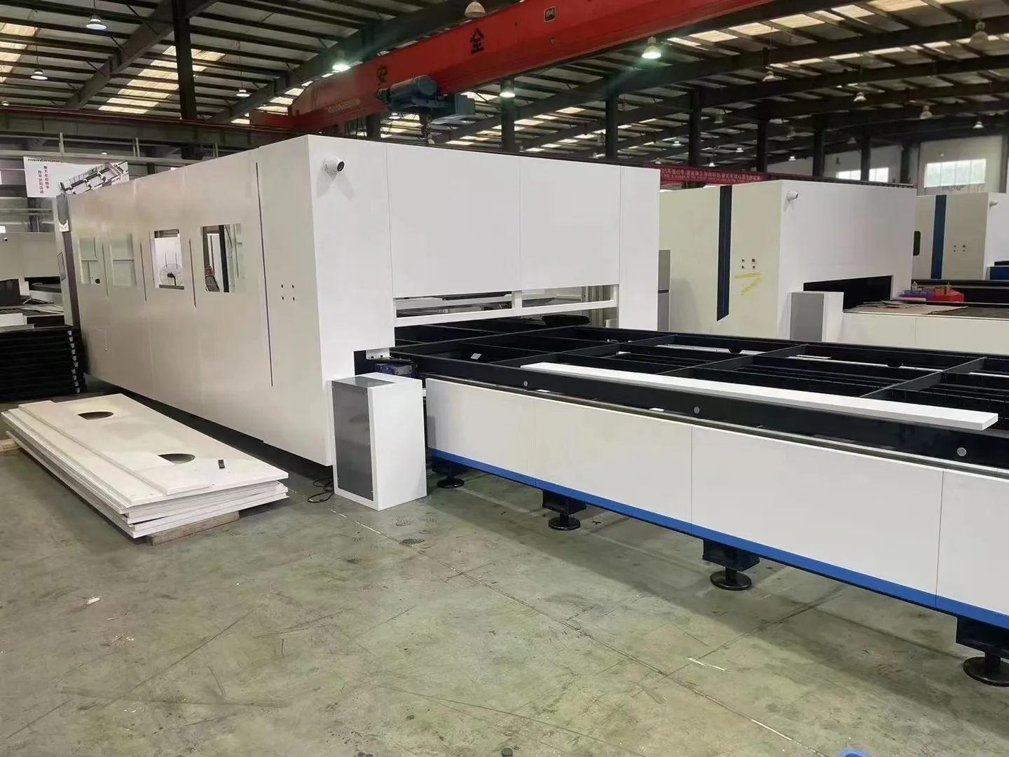 metal fiber laser cutting machines fully closed 3015 4015 2000w 3000w 6000w 12kw