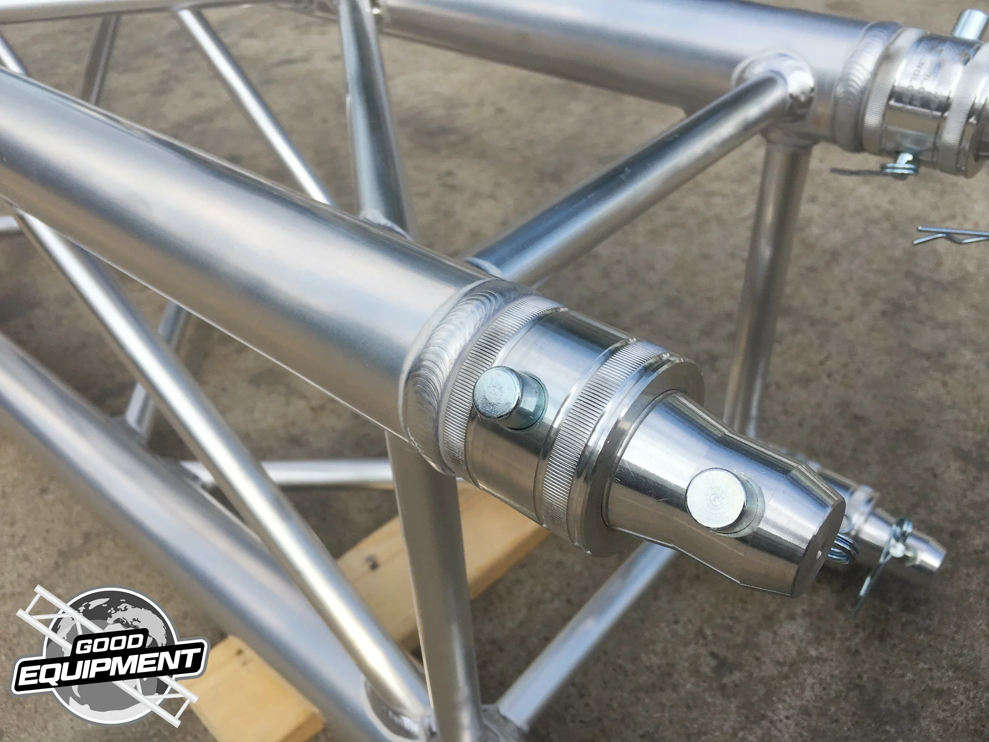 Customized aluminum truss display structure spigot exhibition booth truss for sale