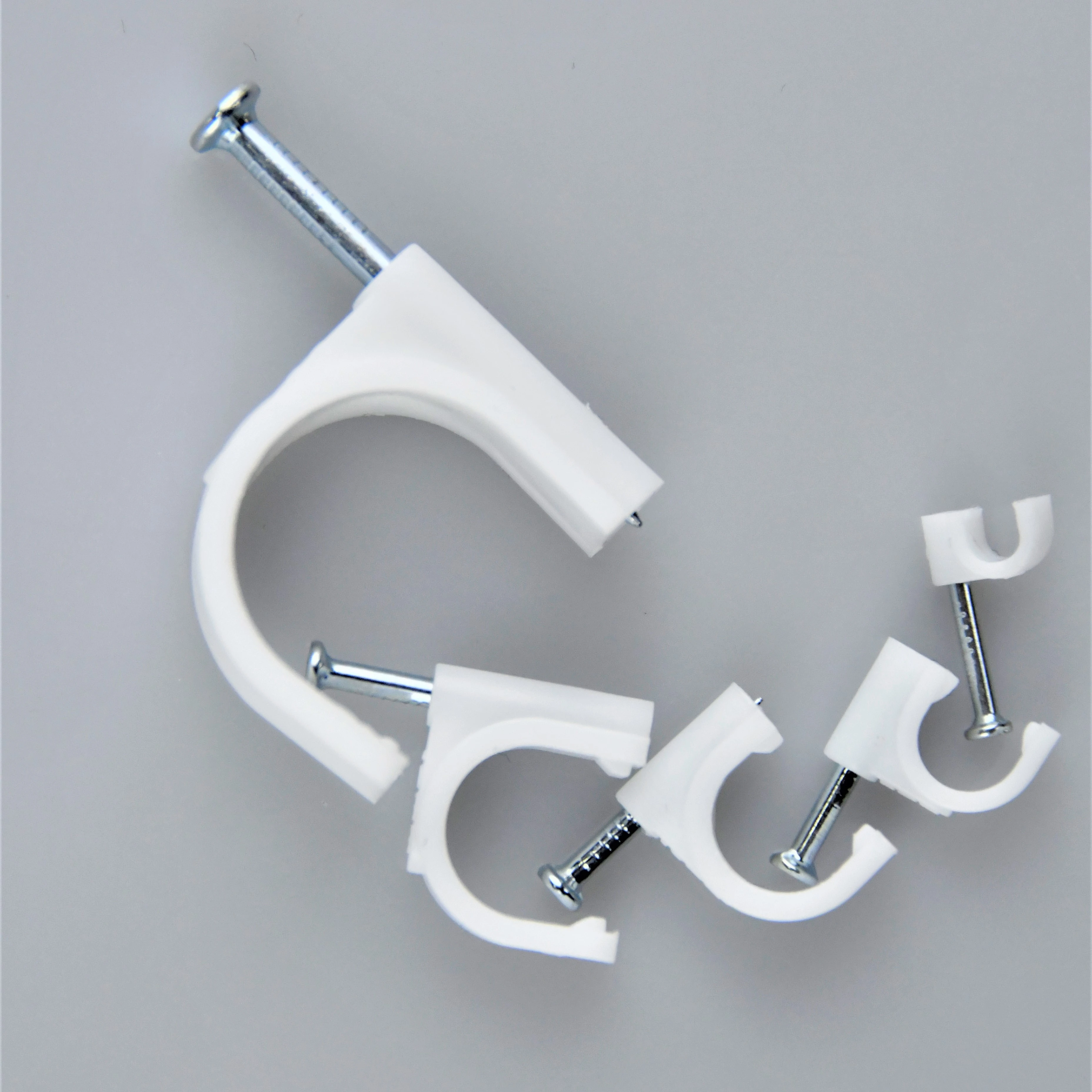 4mm circle type cable nail clips PE materials with steel